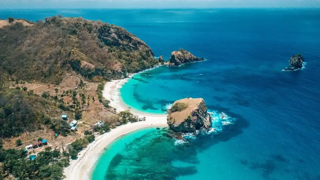 Pantai Koka, Pesona Surga Tersembunyi di Flores dengan Pasir Putih Memukau